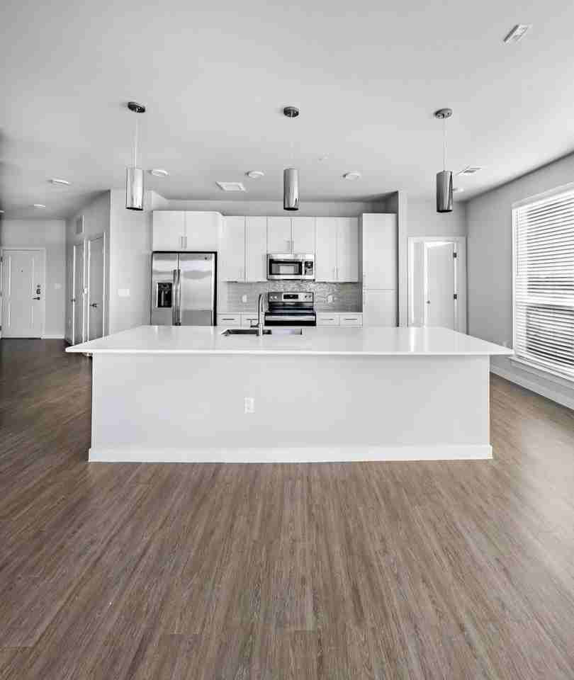 2111 N Austin Ave #01-109 - Photo 5 of 8