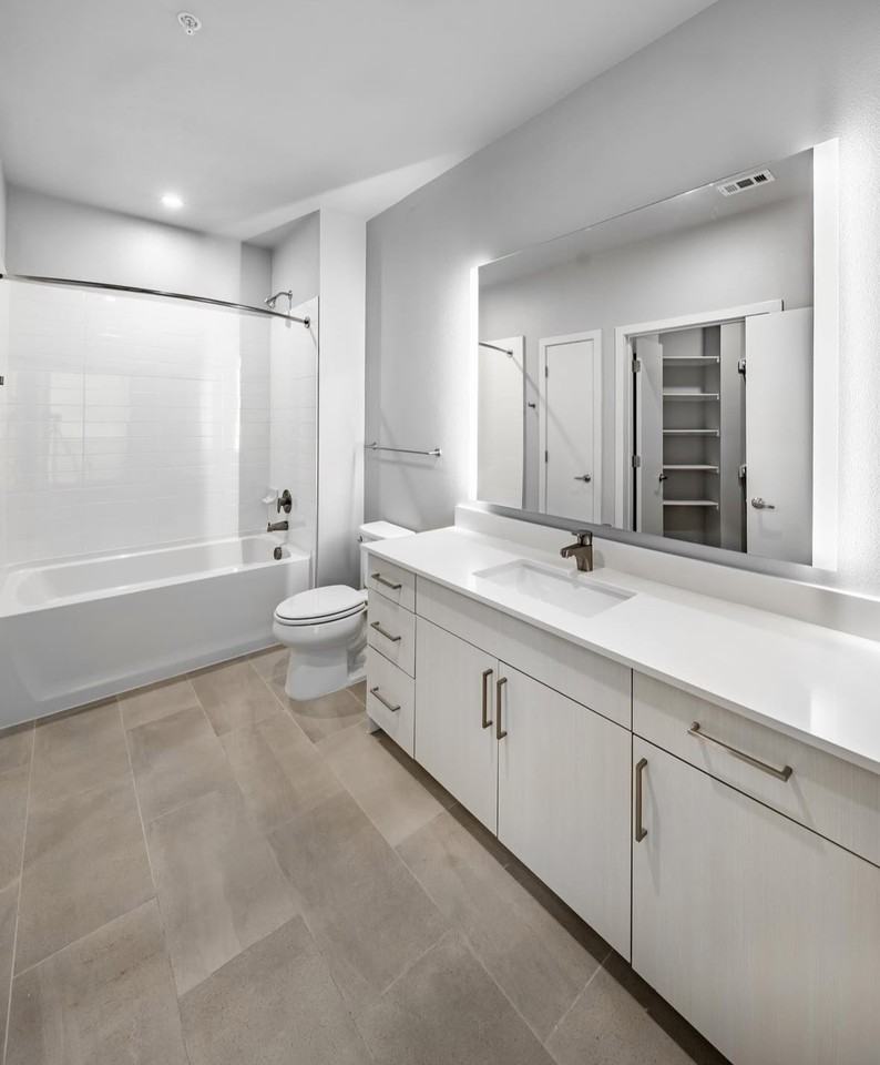 2111 N Austin Ave #01-109 - Photo 7 of 8