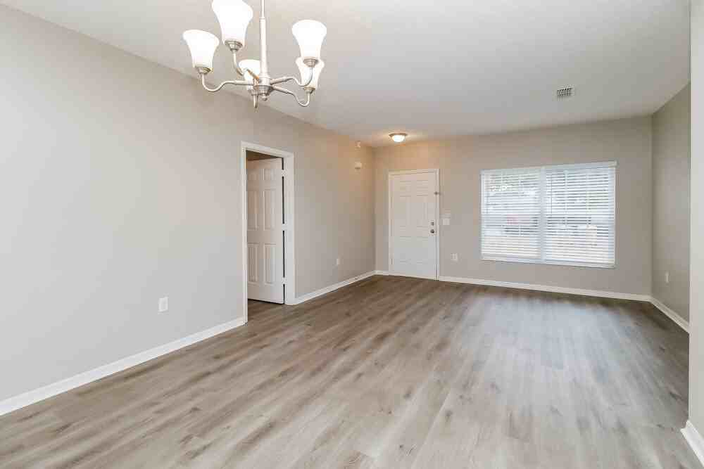 515 Maricopa Dr - Photo 5 of 16