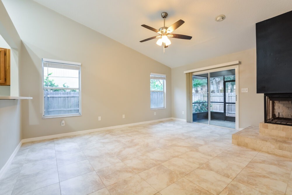 378 Bahia Cir - Photo 3 of 16