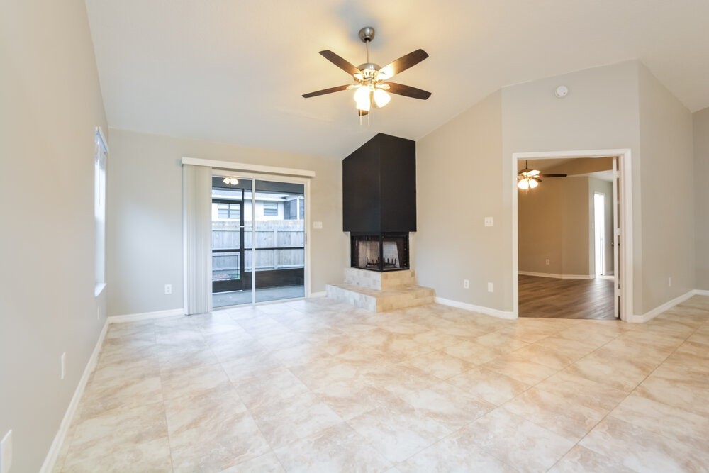 378 Bahia Cir - Photo 5 of 16
