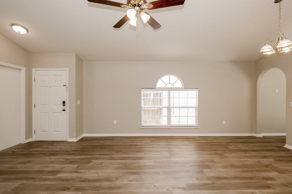 10613 Opus Dr - Photo 3 of 16