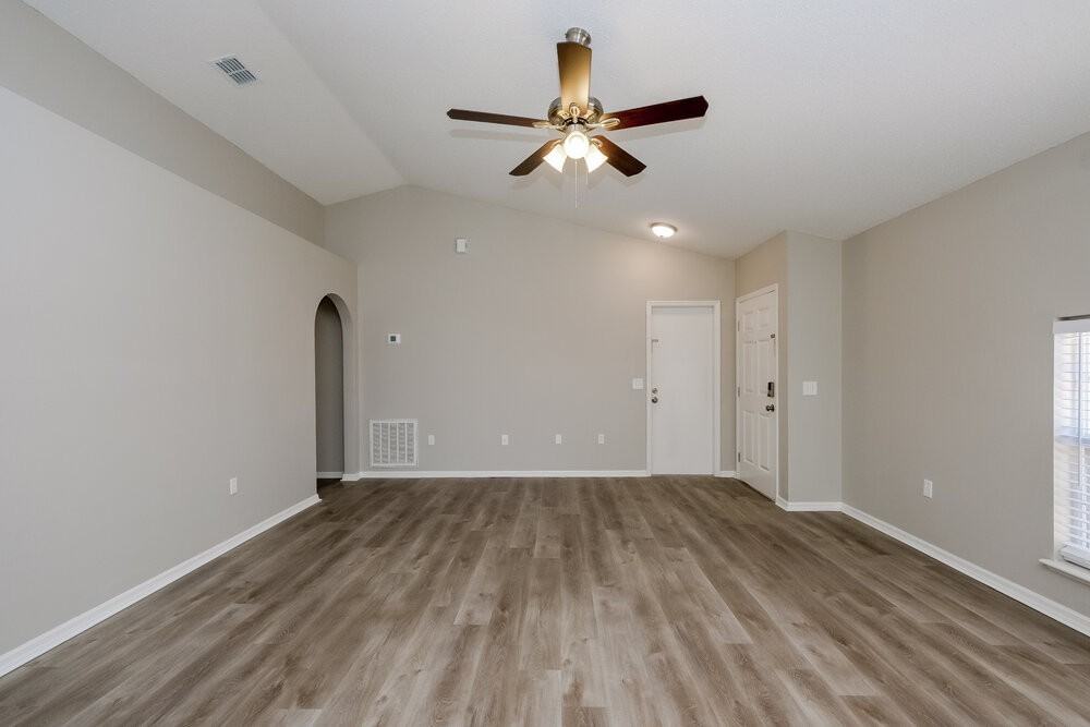 10613 Opus Dr - Photo 4 of 16