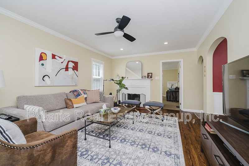 5916 Crittenden Ave - Photo 5 of 25