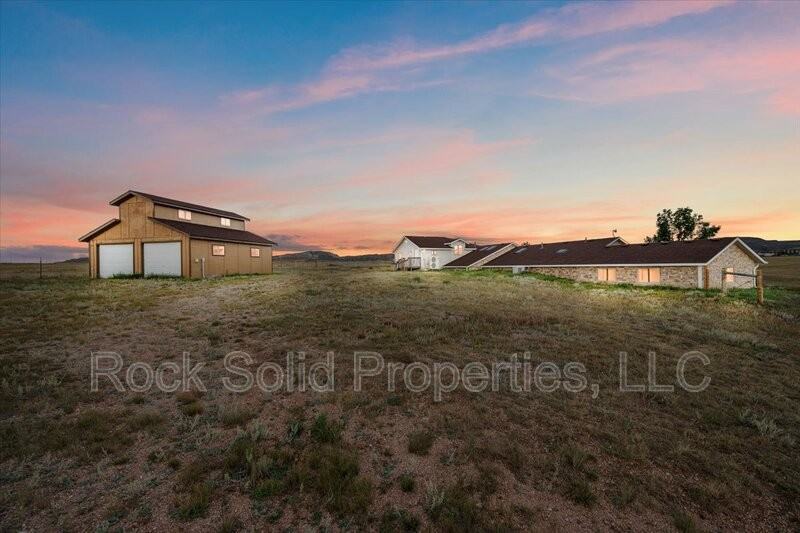 753 Latigo Loop - Photo 2 of 50