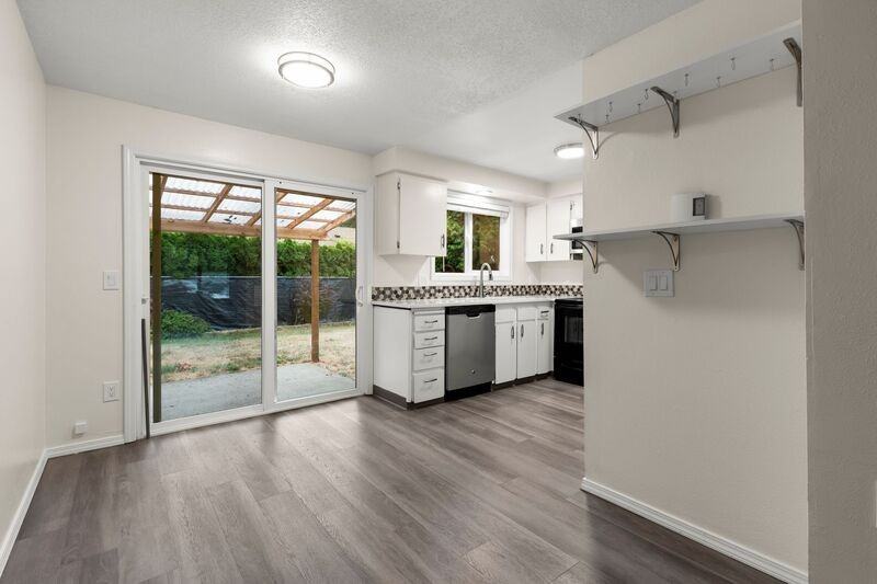 885 Se Lambert Cir - Photo 3 of 18