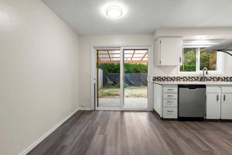 885 Se Lambert Cir - Photo 4 of 18