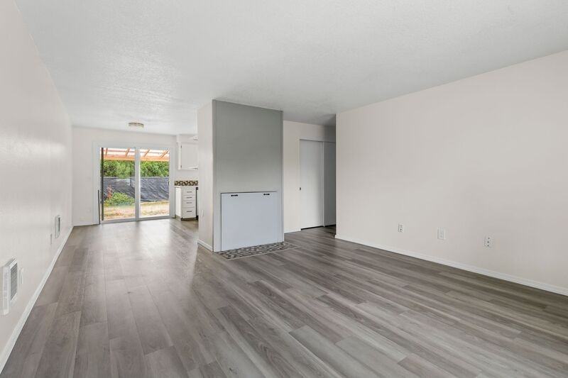 885 Se Lambert Cir - Photo 5 of 18