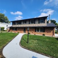 featured image of 1016 Parkwood Ln