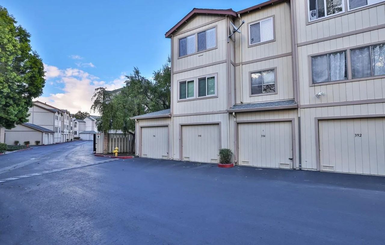 398 Coyote Creek Cir - Photo 2 of 27