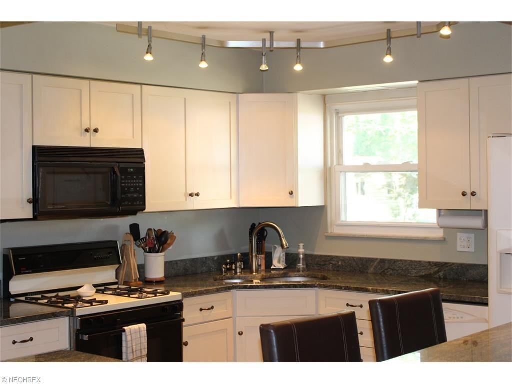 9377 Basswood Dr - Photo 2 of 16