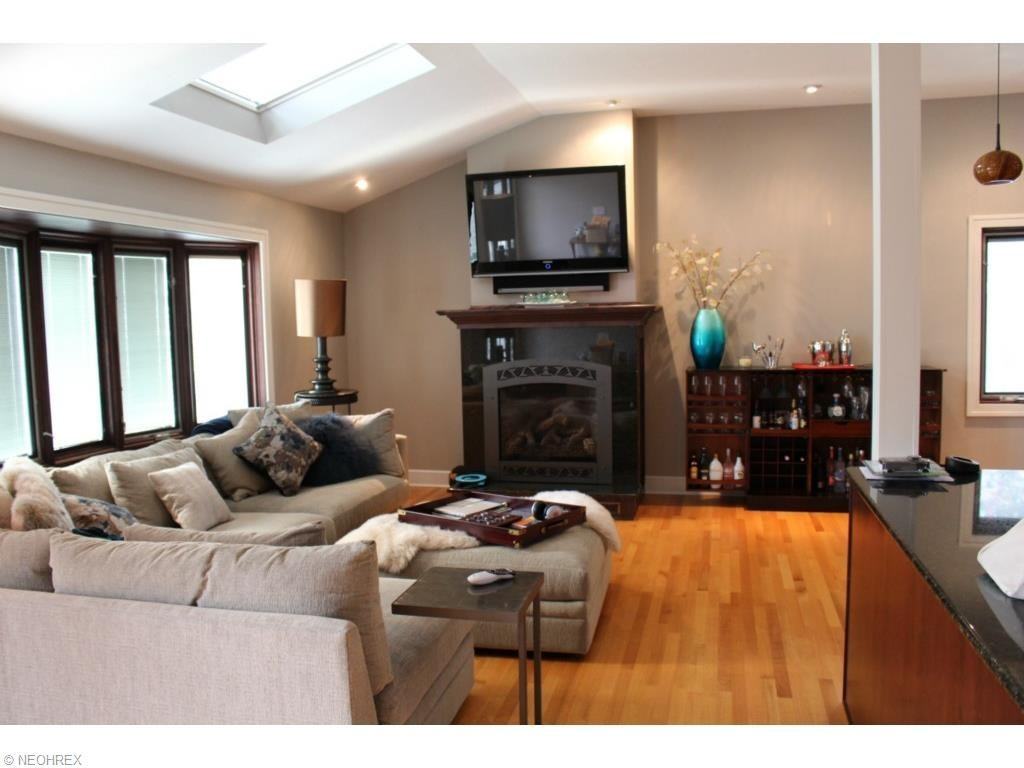 3045 Meadow Ln - Photo 2 of 21