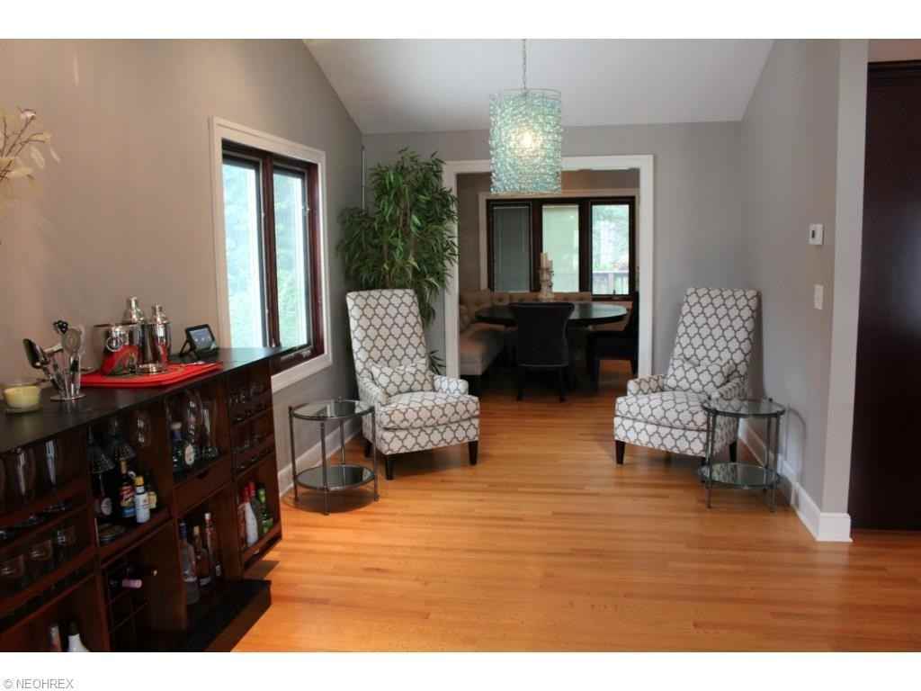 3045 Meadow Ln - Photo 3 of 21