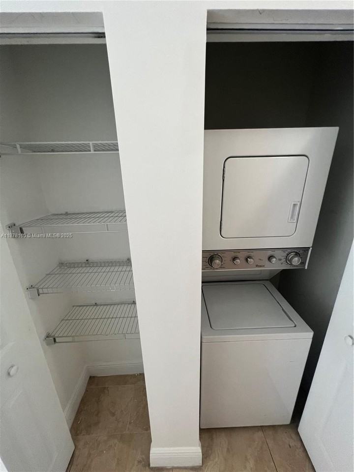 211 W 79th Pl #302 - Photo 5 of 16