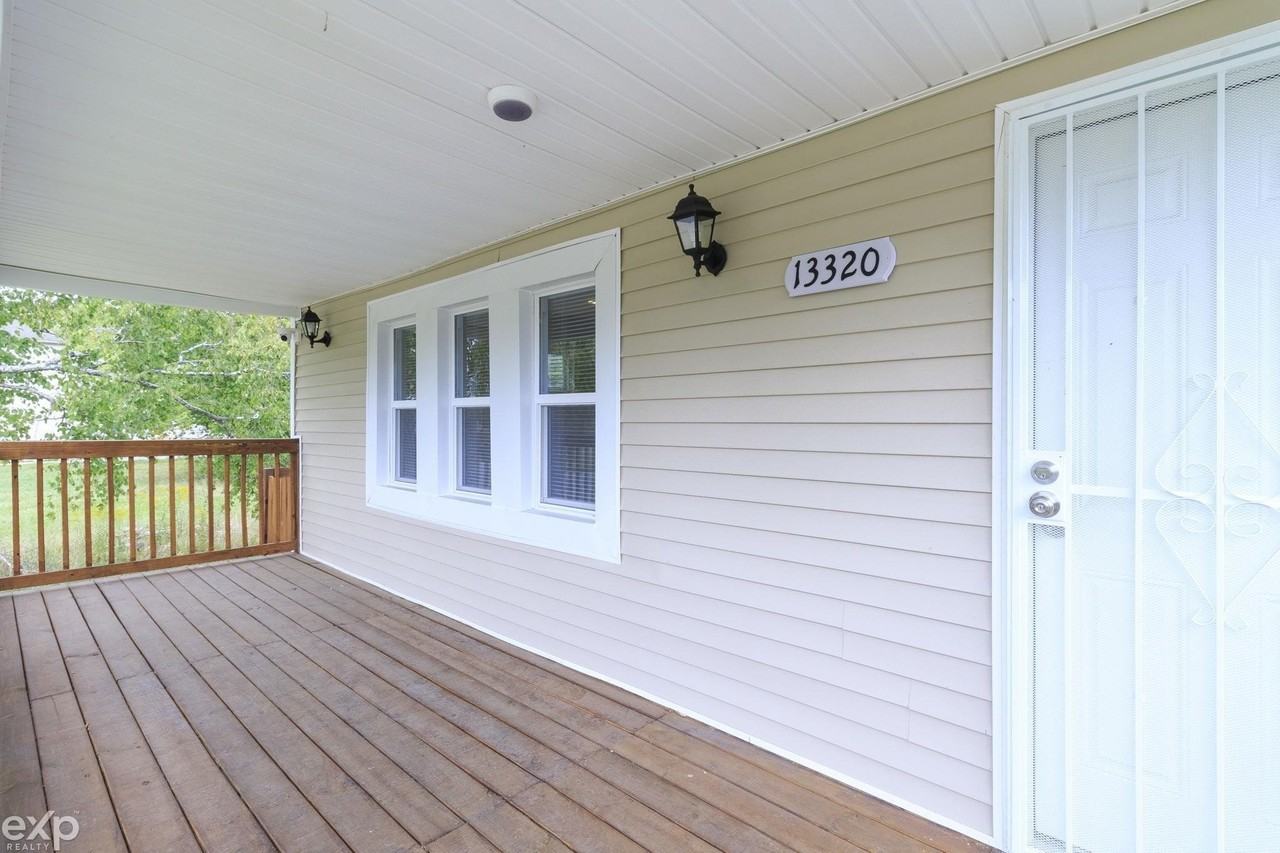 13320 Jane St - Photo 4 of 41