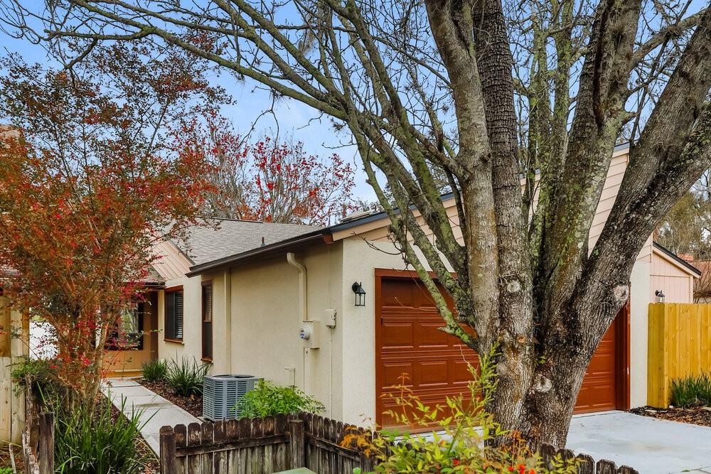 1960 Oak Twist Court - Photo 3 of 16