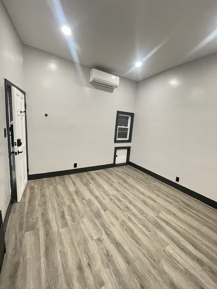 370 Miller Ave - Photo 4 of 14