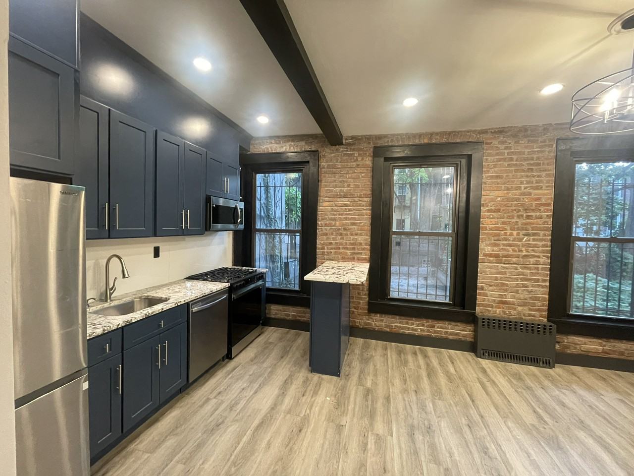 370 Miller Ave - Photo 2 of 14