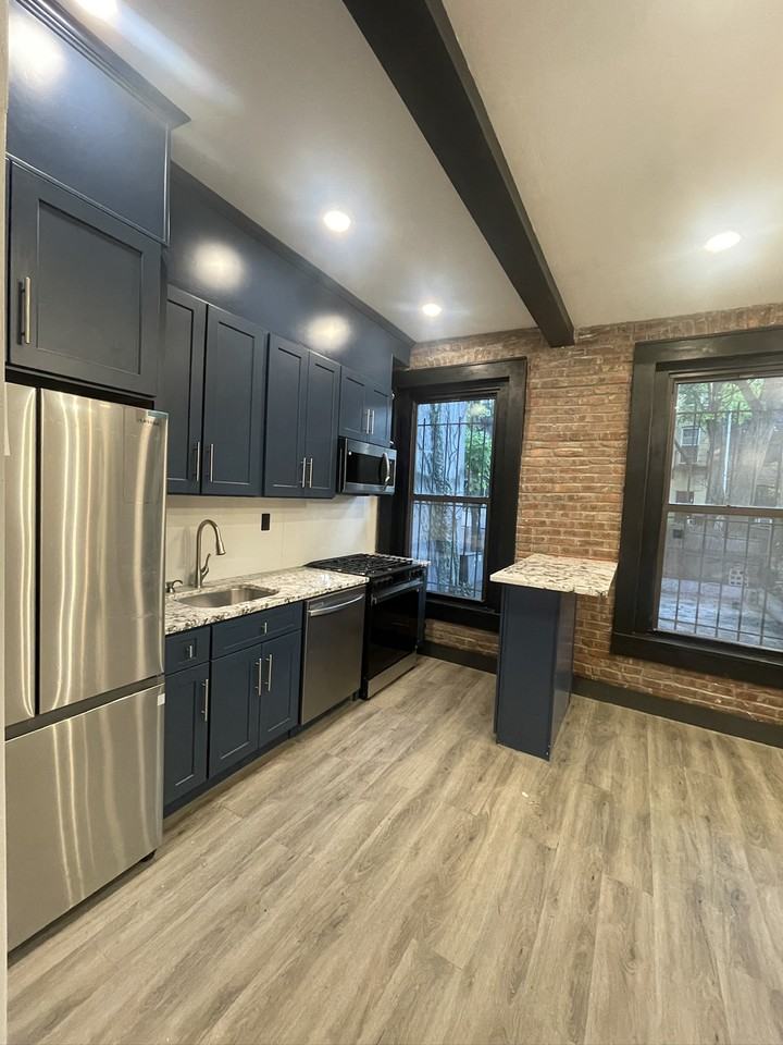 370 Miller Ave - Photo 3 of 14