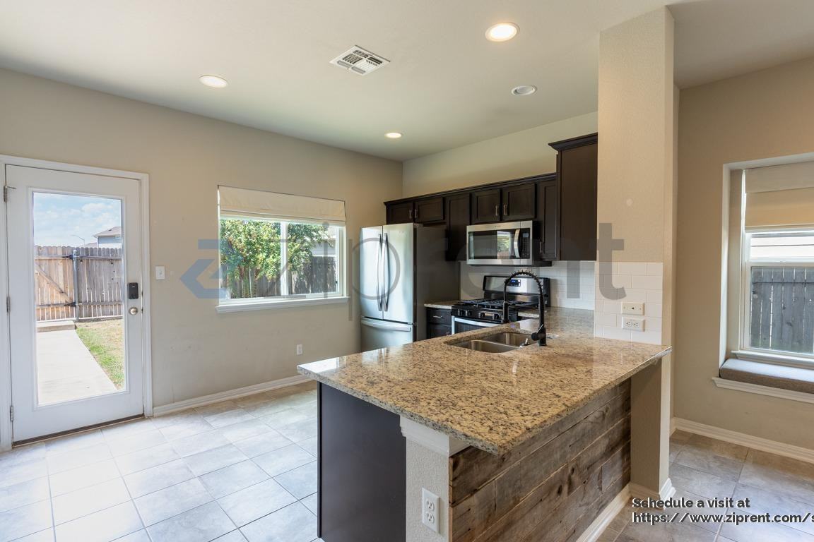 215 Friendship Oak Drive - Photo 5 of 21