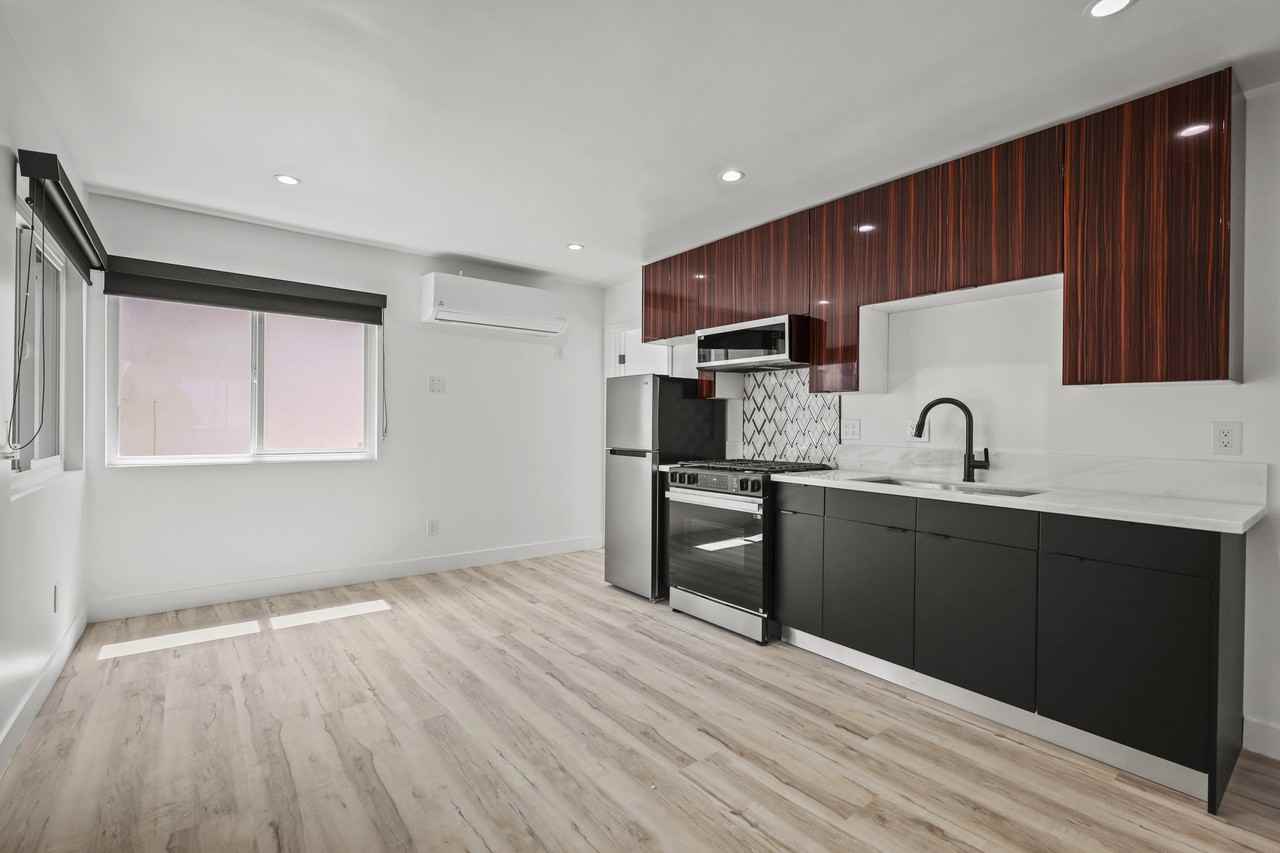 111 Normandie Avenue #6 - Photo 5 of 34