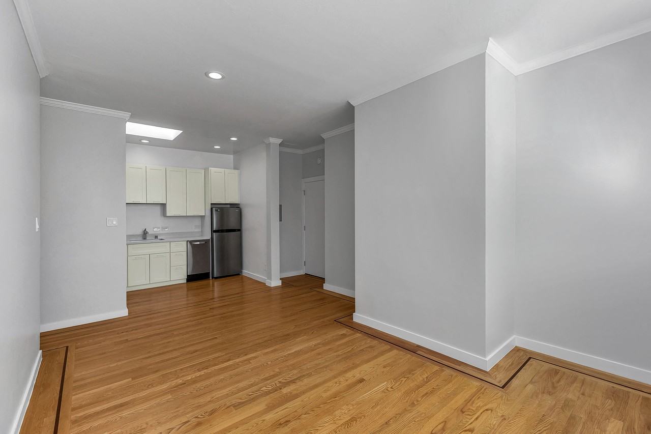 1369 Hyde - Photo 7 of 50