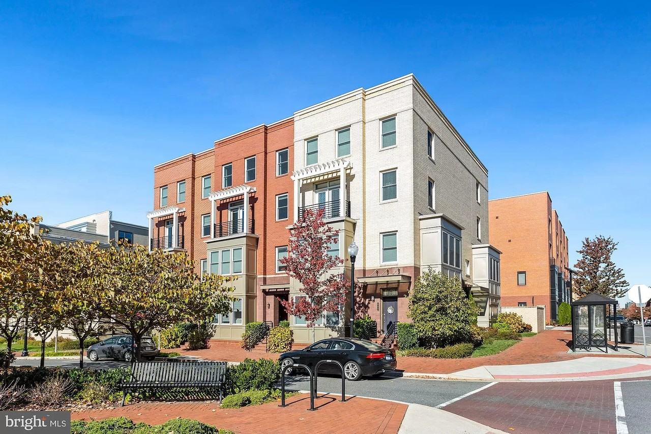 622 E Howell Ave #102 - Photo 2 of 43