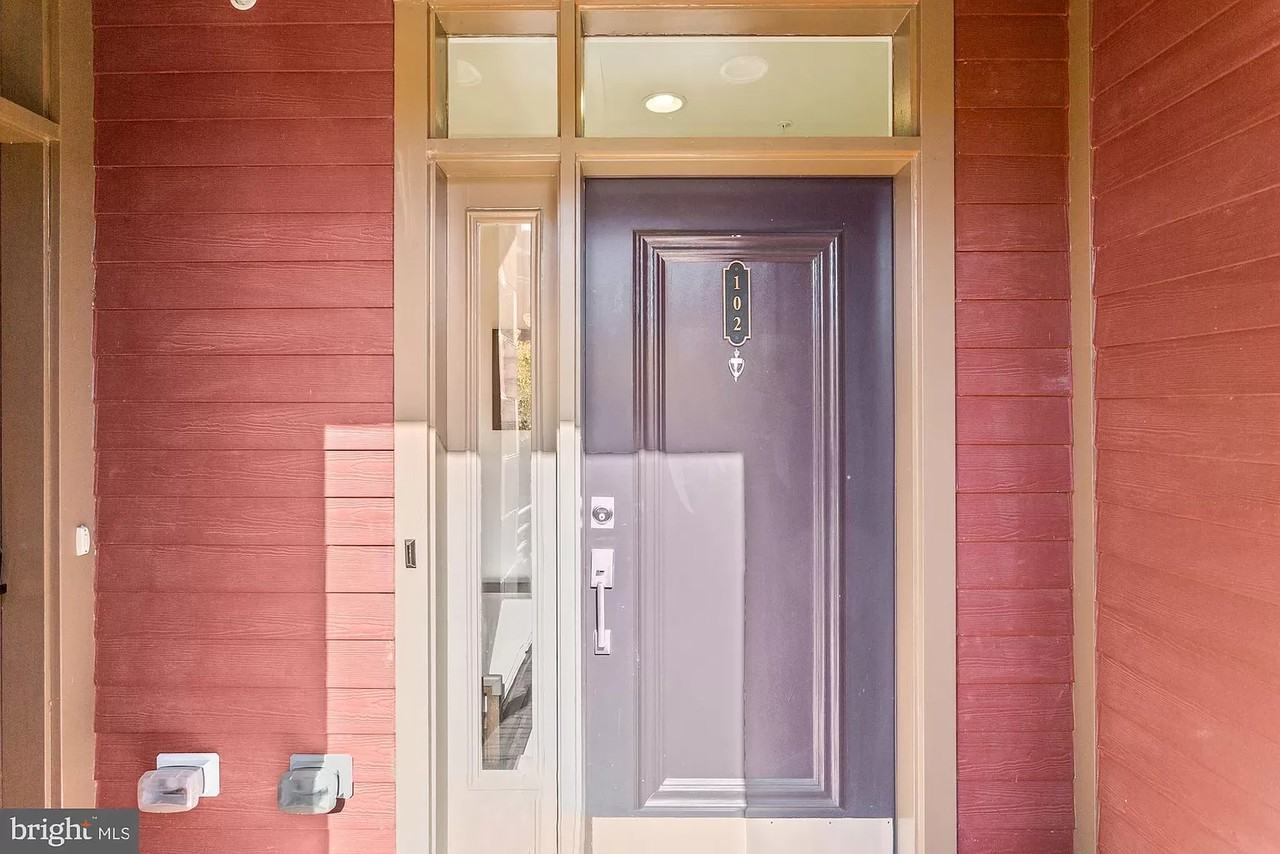 622 E Howell Ave #102 - Photo 3 of 43