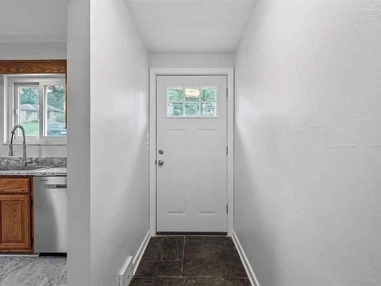 1423 Lakeside Dr #NA - Photo 3 of 22