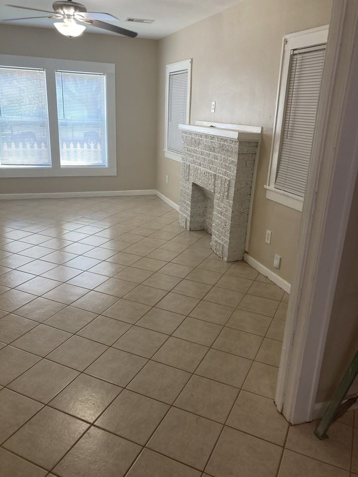 4424 Avenue K #NA - Photo 3 of 11