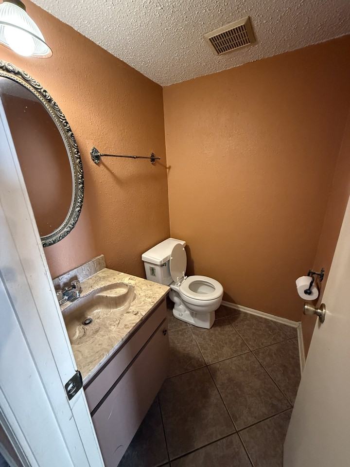 2331 Justin Ln - Photo 4 of 19