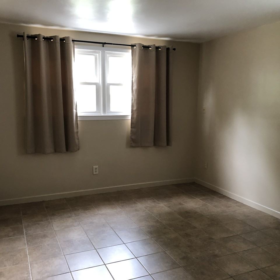 527 Virginia Ave #NA - Photo 3 of 17