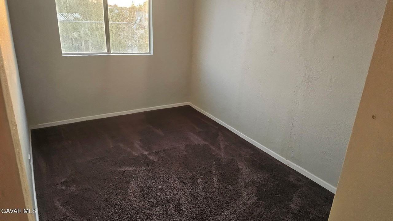 10149 E Avenue Q12 - Photo 3 of 4