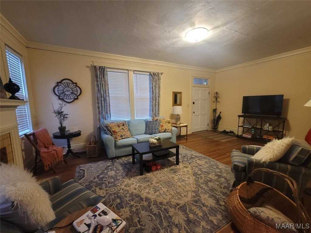 128 S Capitol Pkwy - Photo 3 of 21