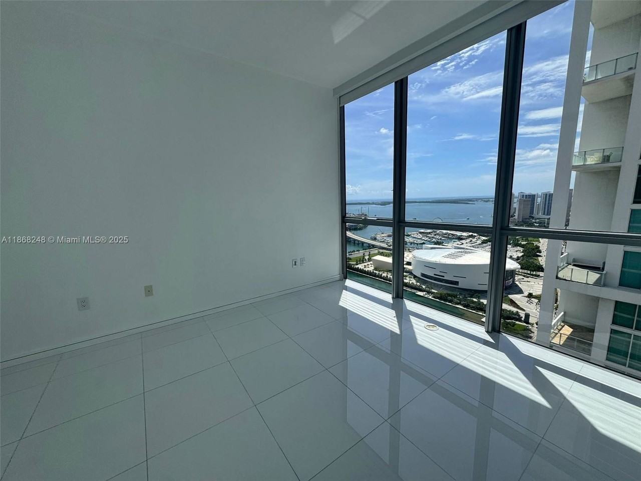 1100 Biscayne Blvd #4401 - Photo 6 of 8