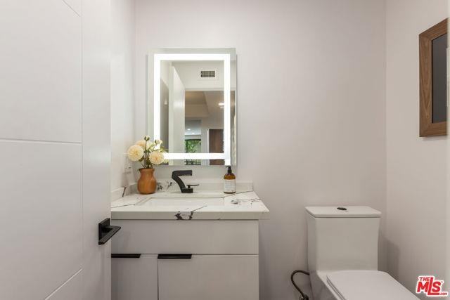 1210 N Kings Rd #101