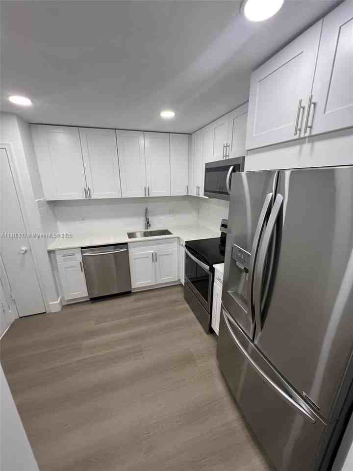 22605 Sw 66th Ave #403