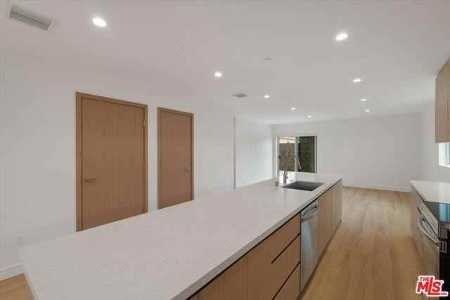 5530 1/2 Sunnyslope Ave - Photo 3 of 8