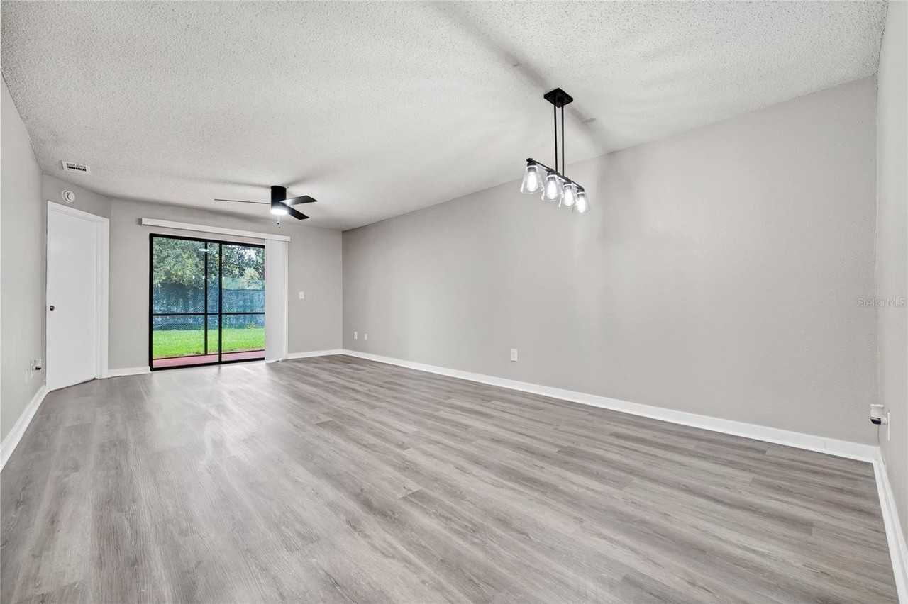 7865 Sugar View Ct #7865 - Photo 5 of 32