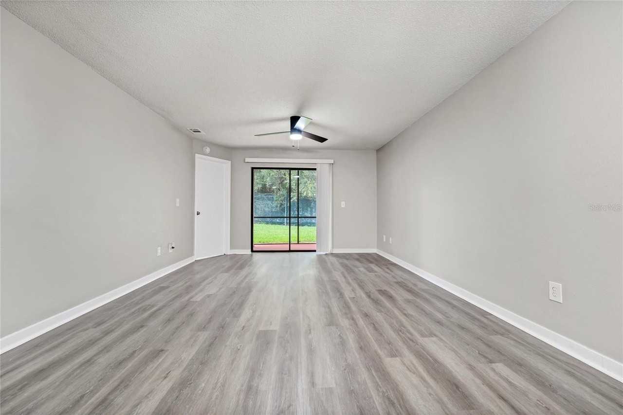 7865 Sugar View Ct #7865 - Photo 6 of 32