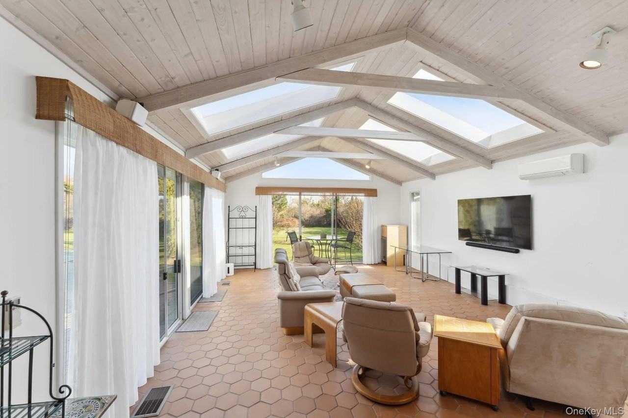 62 Bayfield Ln - Photo 3 of 22