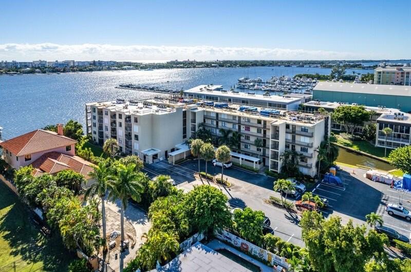 896 N Federal Hwy #526