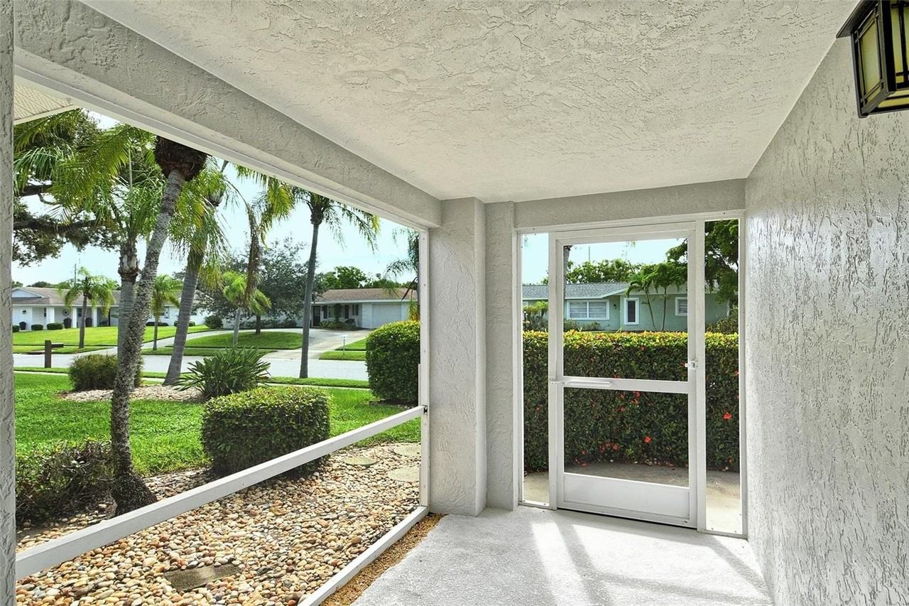 6722 Roxbury Drive - Photo 6 of 50