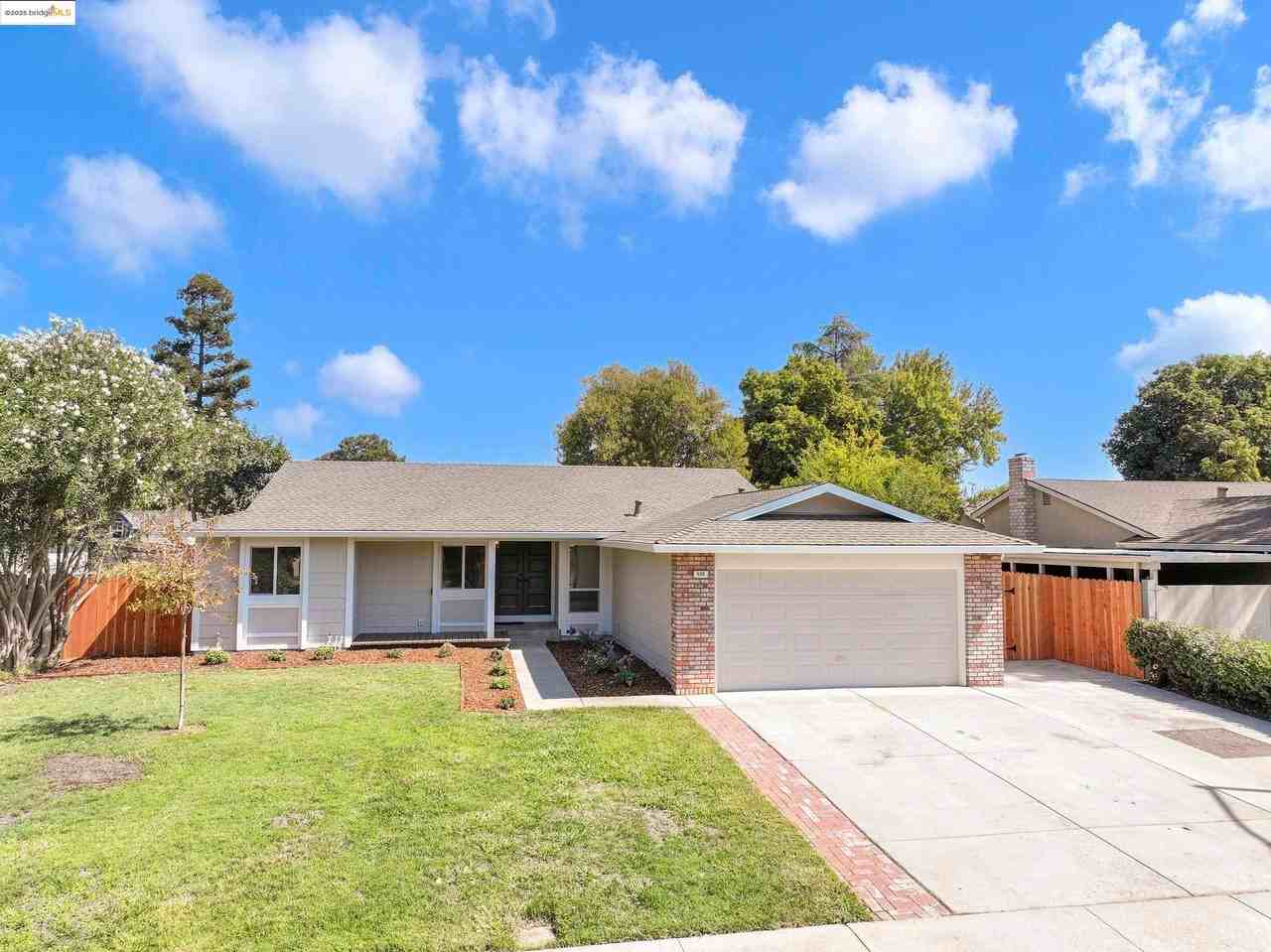 630 Heather Pl - Photo 7 of 35