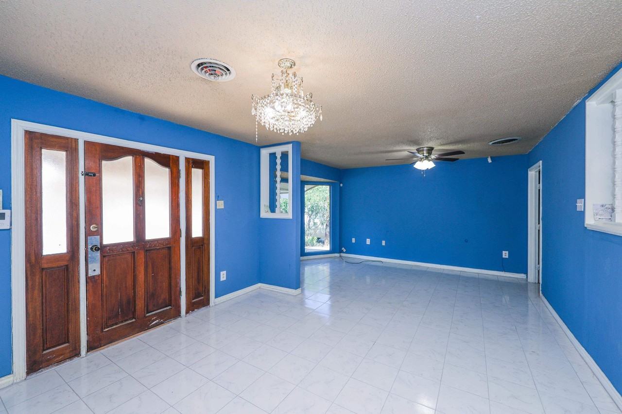 806 E Bustamante St - Photo 3 of 22