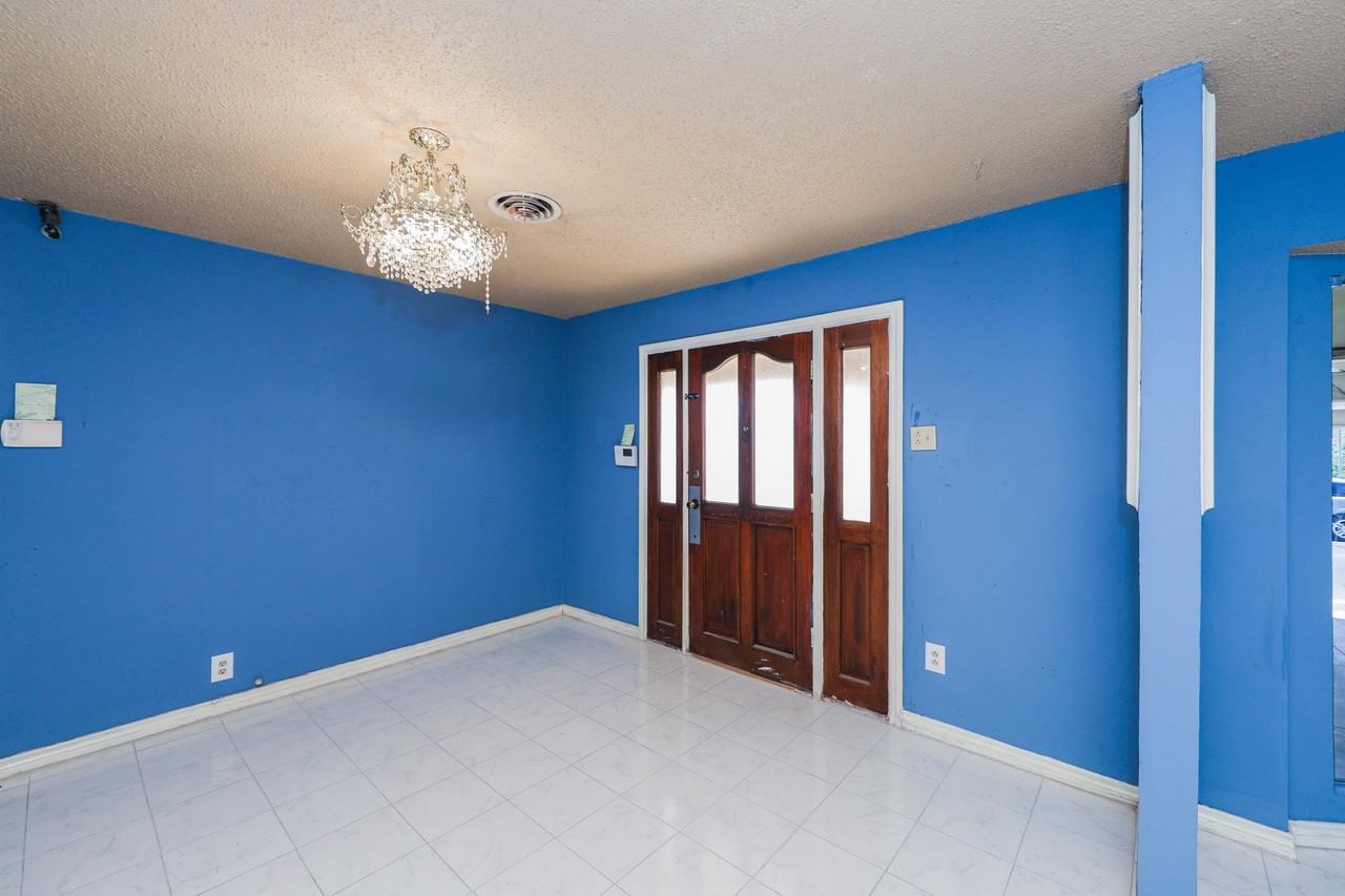 806 E Bustamante St - Photo 7 of 22