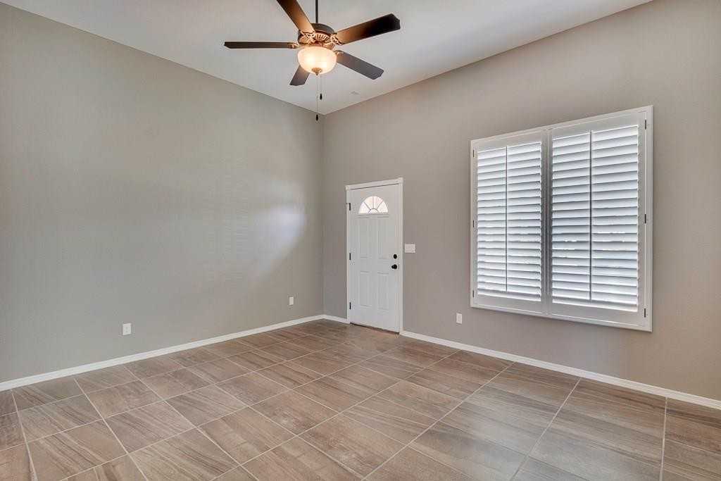 6081 Vintage St - Photo 4 of 37