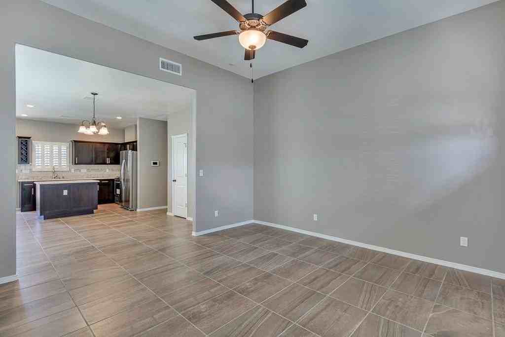 6081 Vintage St - Photo 5 of 37