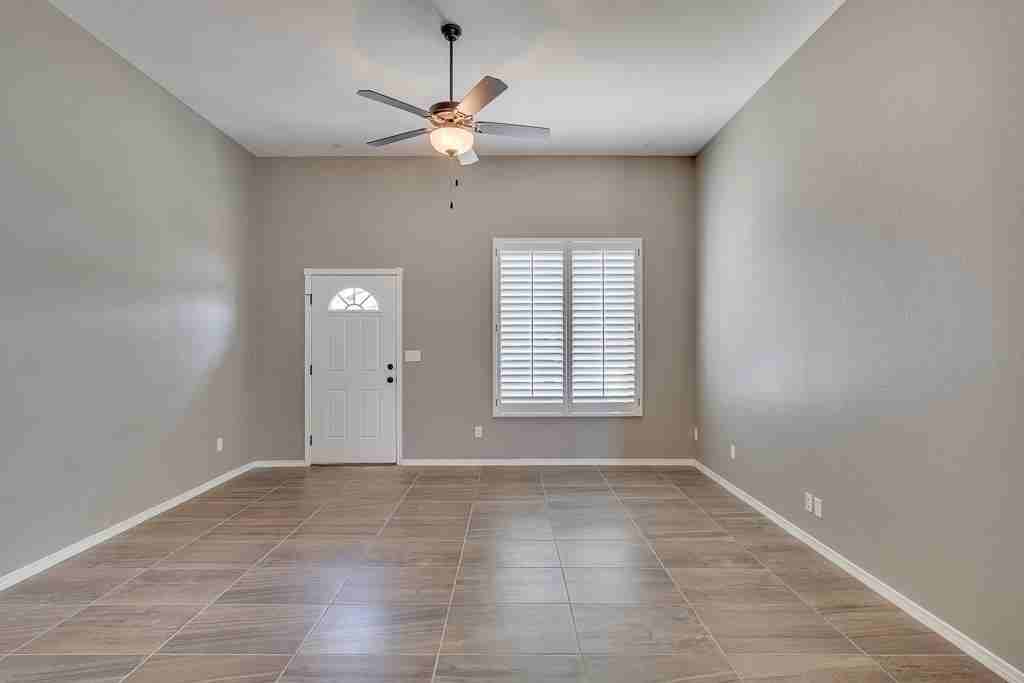 6081 Vintage St - Photo 6 of 37