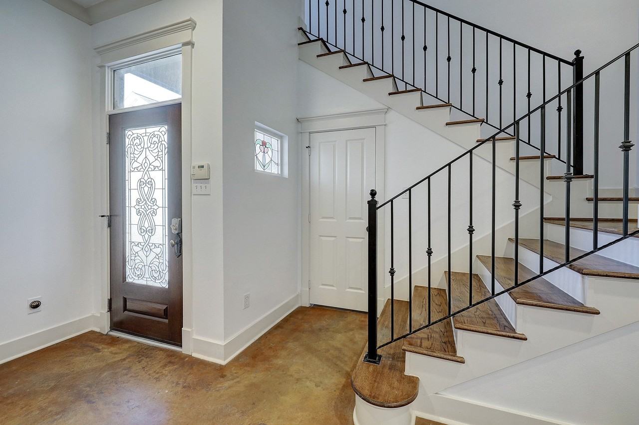 919 West 23rd Street - Photo 4 of 28